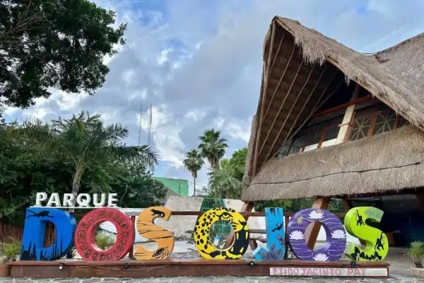 Colorful Dos Ojos  sign at jungle entrance