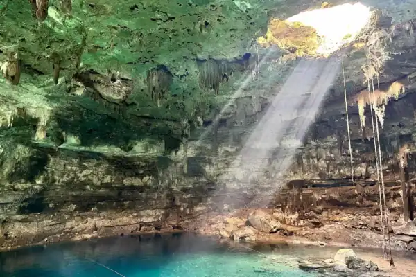 Cenote Samulá light  beam through ceiling