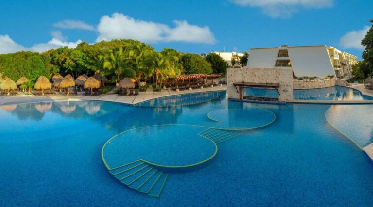 Grand Sirenis hotel