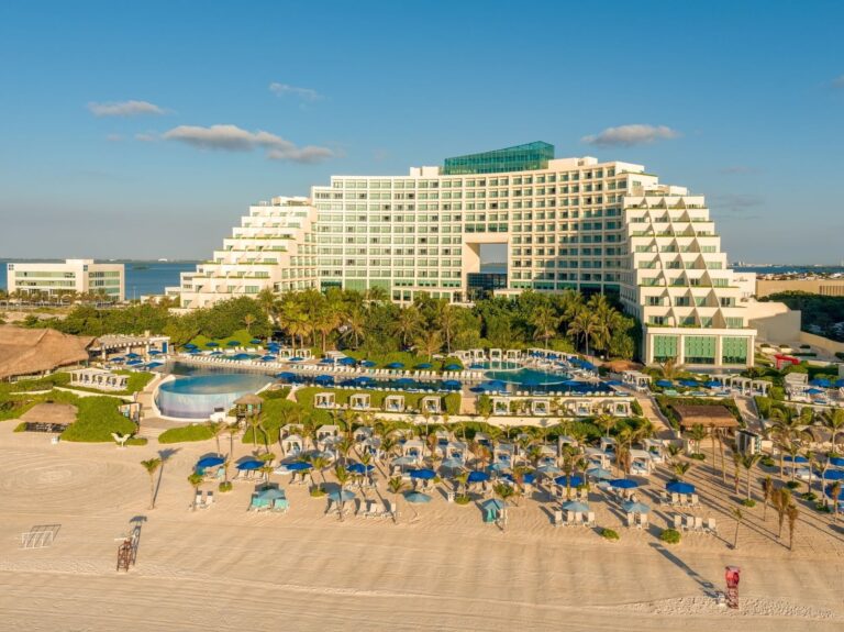 Live Aqua Cancun hotel