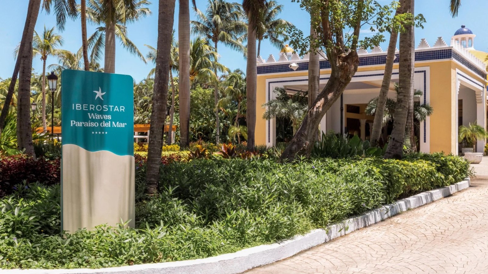 Iberostar Waves Paraiso del Mar hotel and private tour pickup