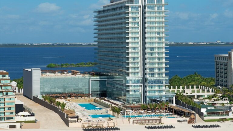 Secrets The Vine Cancun hotel