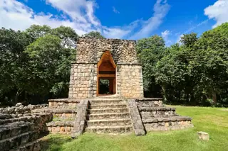 Mayan arch at Ek
  Balam entrance