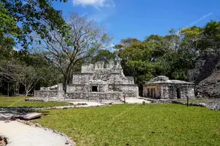 Entrance plaza with
temples at Muyil ruins