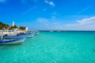Boat on blue waters
  at Puerto Morelos