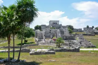 Main temple of
  Tulum ruins with archaeological site view